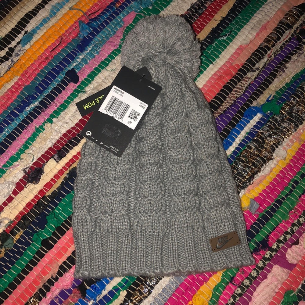Nike winter pom hat